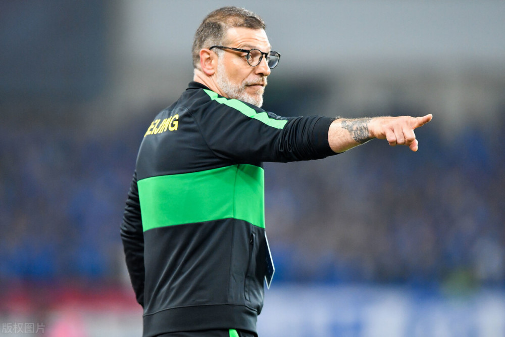 包含南美巨人换帅风波，球队前景堪忧的词条