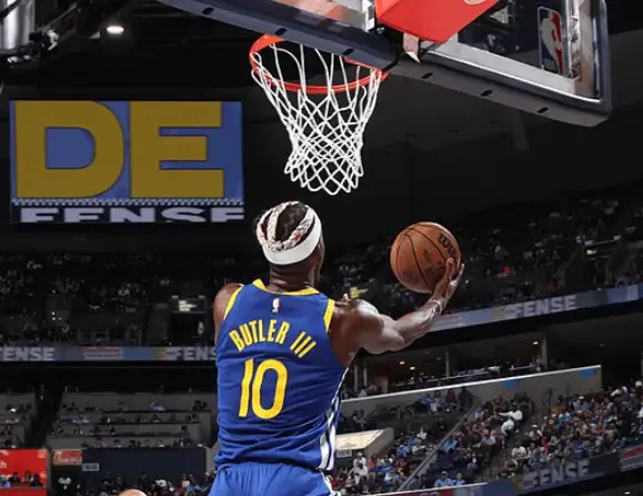 关于勇士再胜尼克斯，库里全场砍下分拯救胜利的信息