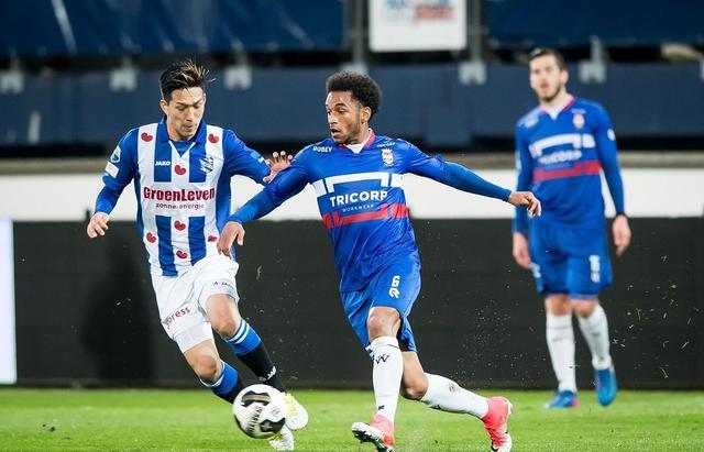 法国队轻取日本队，波尔带队取胜