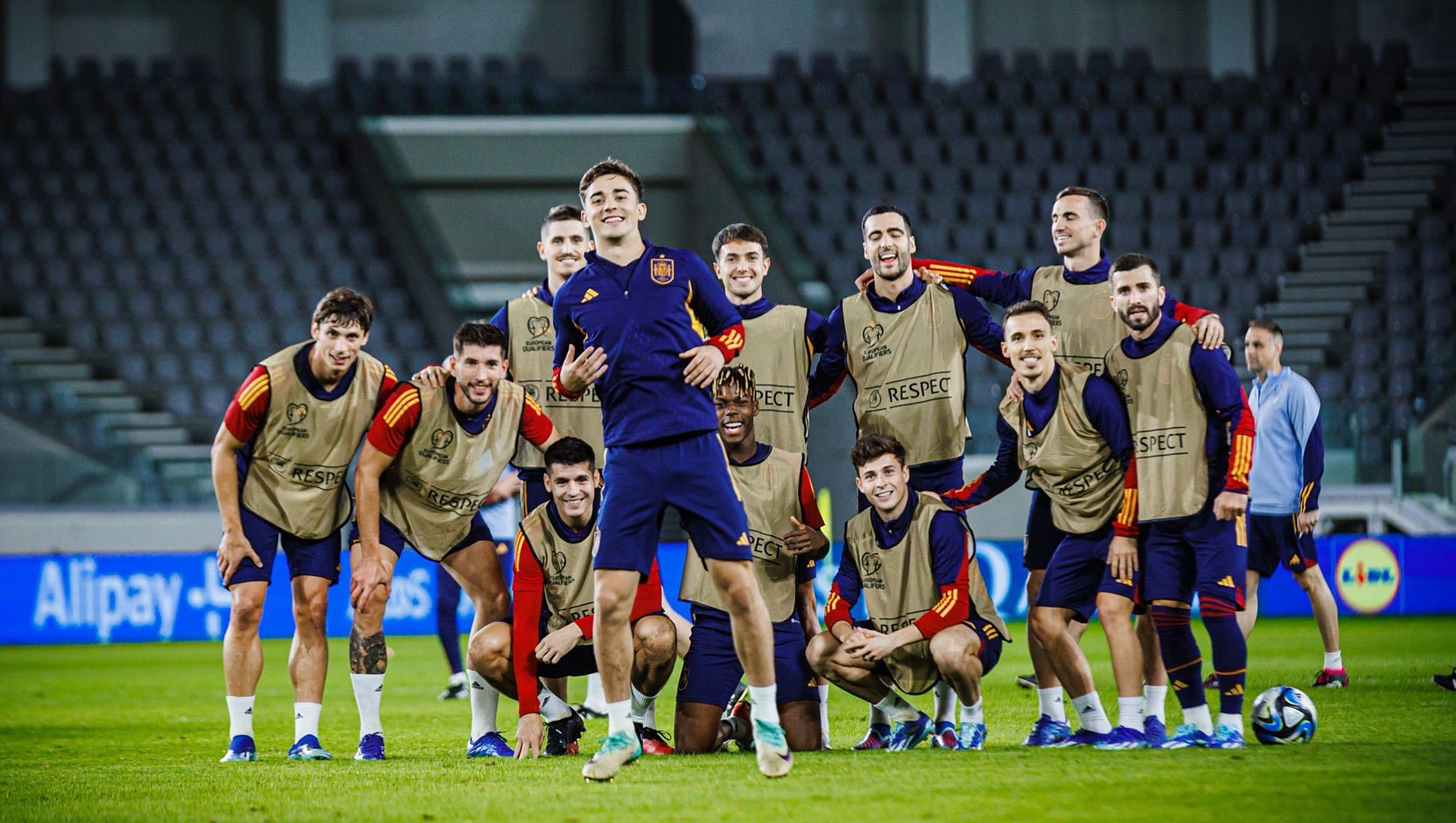 西班牙国家队备战备受球迷关注