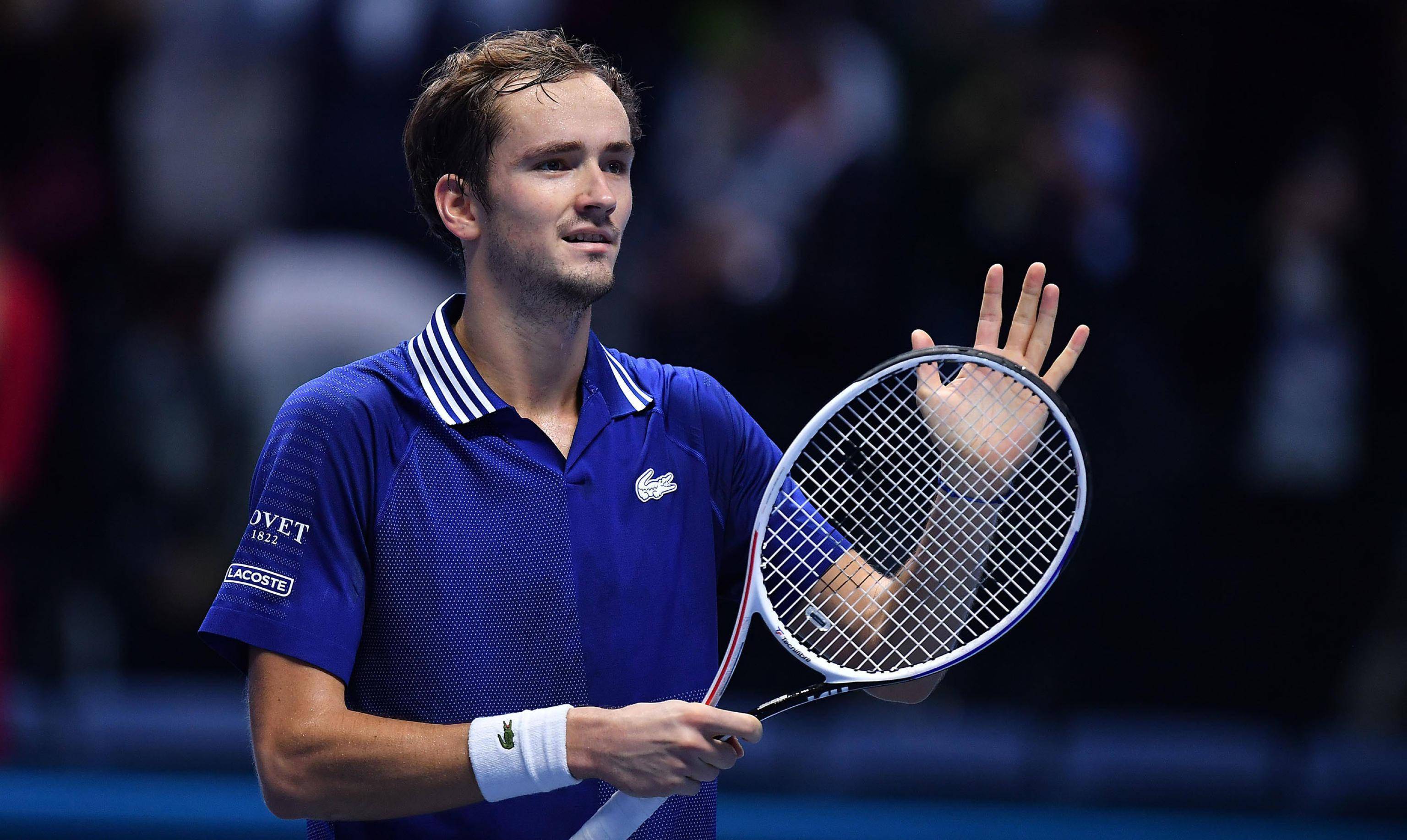 包含欧洲网球队鏖战世界网球队，梅德韦杰夫打破历史纪录的词条