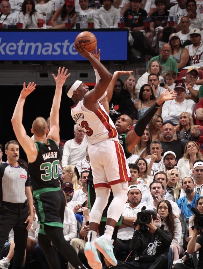 凯尔特人客场挫败魔术，取得关键胜利的简单介绍