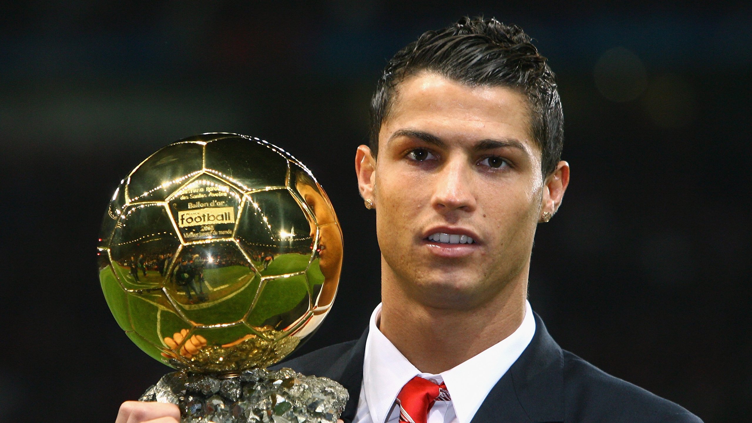 当黄喜灿在欧冠半决赛接管比赛，我们想起了葡萄牙淘汰哥伦比亚的启示